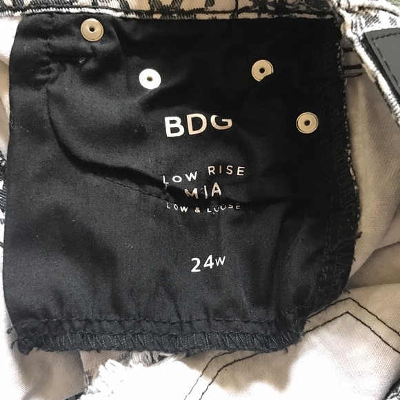 BGD "Mia" Low Rise Shorts - Picture 4 of 5